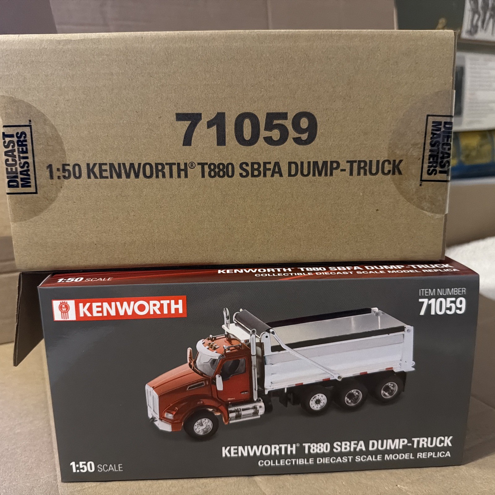 DIECAST MASTER 1/50 KW T880 SBFA TRI-AXLE OX BODIES DUMP TRUCK NIB