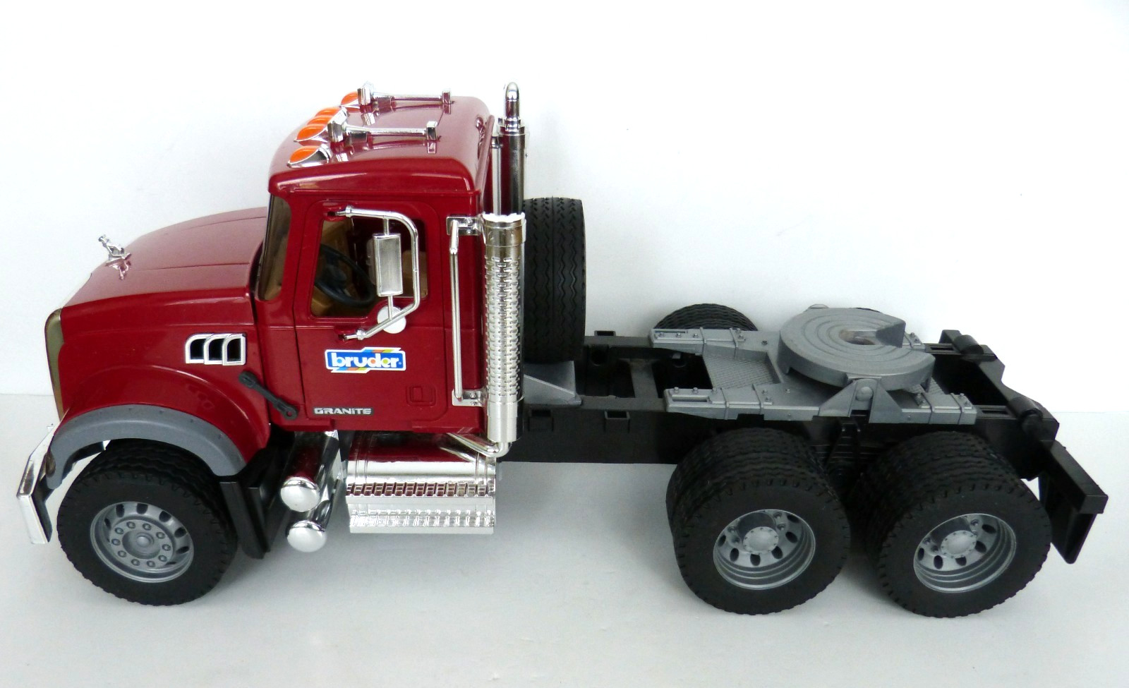 Bruder 19.5&Prime; Mack Truck Semi-Tractor 2007 Germany READ