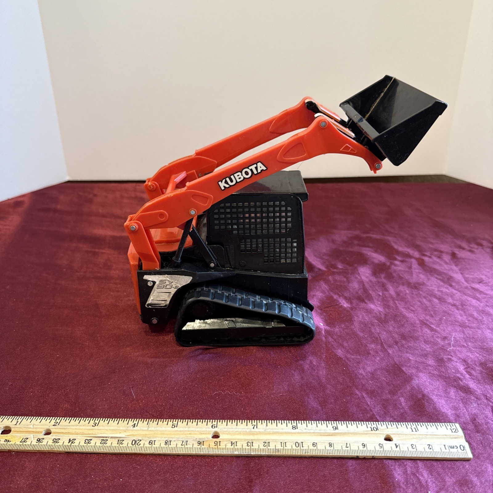 Kubota Compact Track Loader Toy Model SVL90-2 Scale 1:18