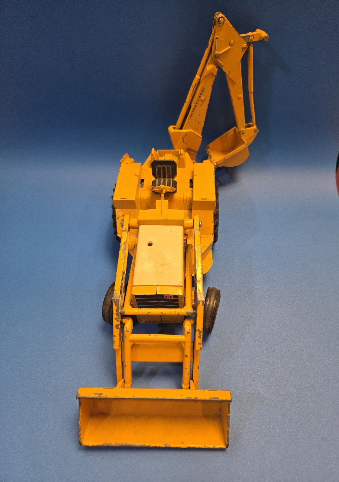 1960&rsquo;s Vintage Ertl 1/16 International Harvester Tractor Backhoe STR#472 Diecast