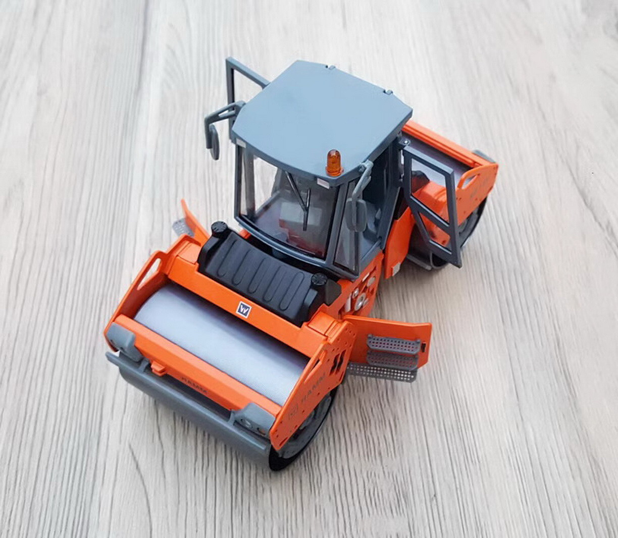 1/35 Scale Hamm Wirtgen HD138 Tandem Vibratory Roller DieCast Model Toy Gift