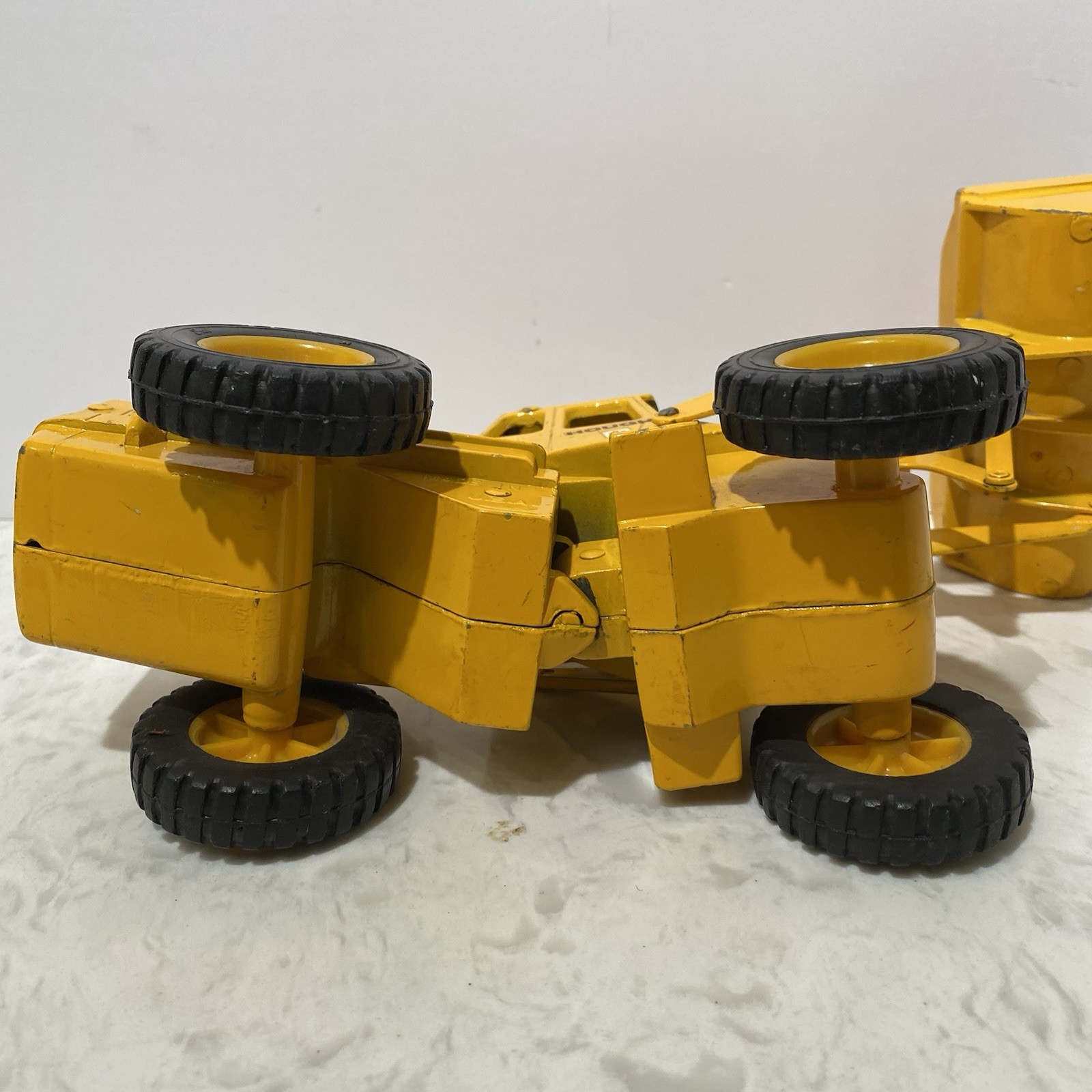 ERTL International Harvester IH Hough Payloader Articulated Bucket Loader