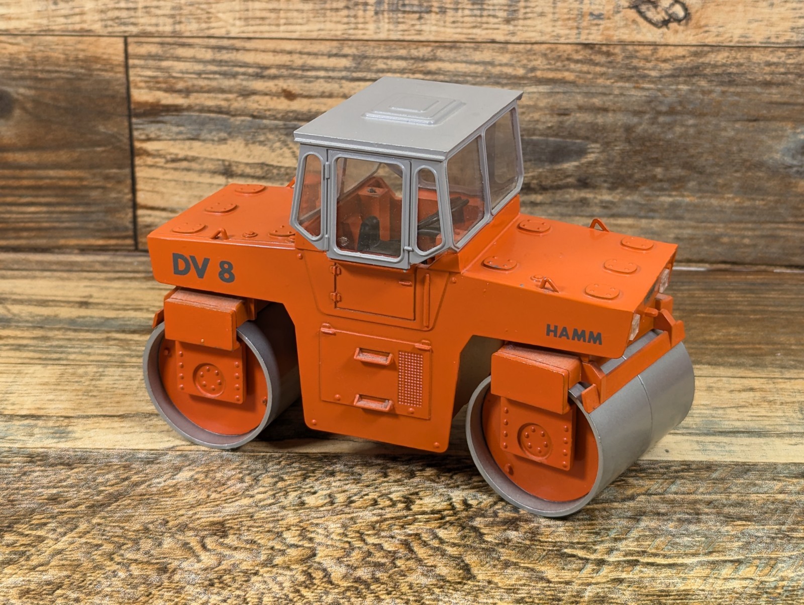 Hamm DV 8 Vibrating Roller 1:25 Scale Metal Model NZG Model No. 224