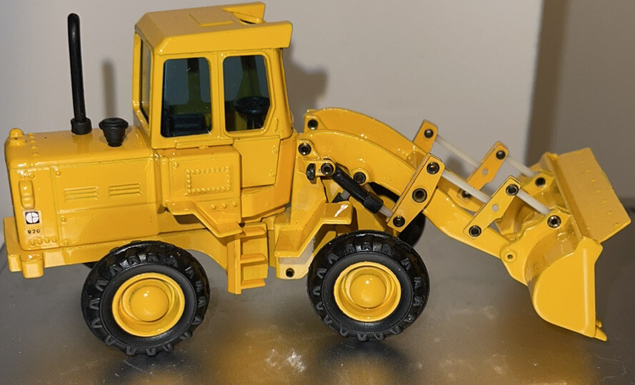 VTG JOAL FRONT END LOADER 920 – 1:50 – No. 214 – Spain mint