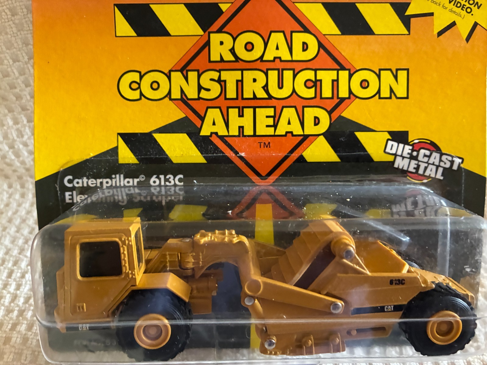 1995 Ertl Road Construction Ahead Caterpillar 613C Elevating Scraper 1:64
