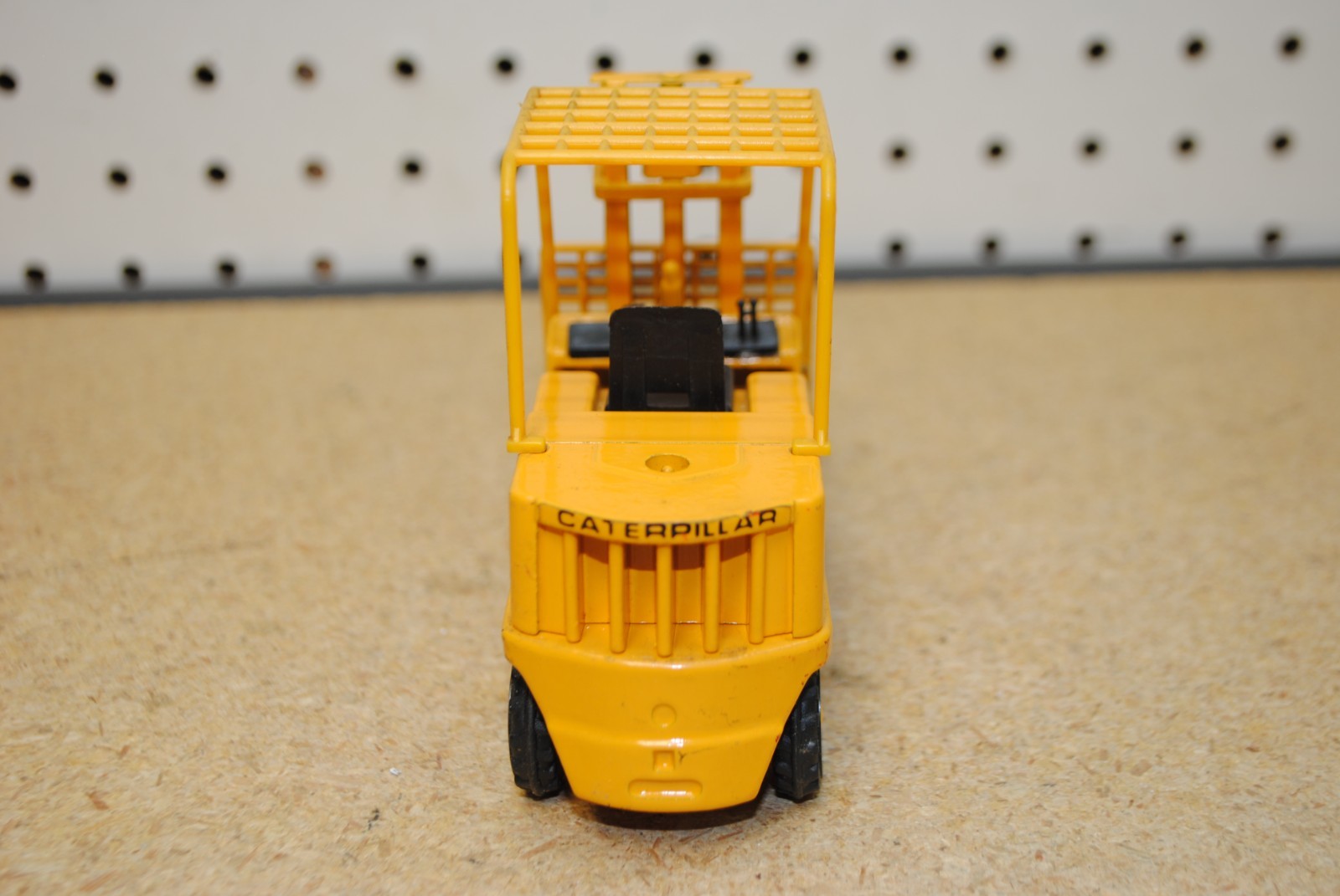 1/25 JOAL No. 215 Series V Caterpillar Diecast Forklift