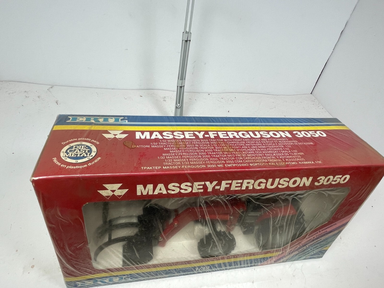 ERTL Massey Ferguson 3050 Diecast Tractor 1/32 Figure Mint in Box