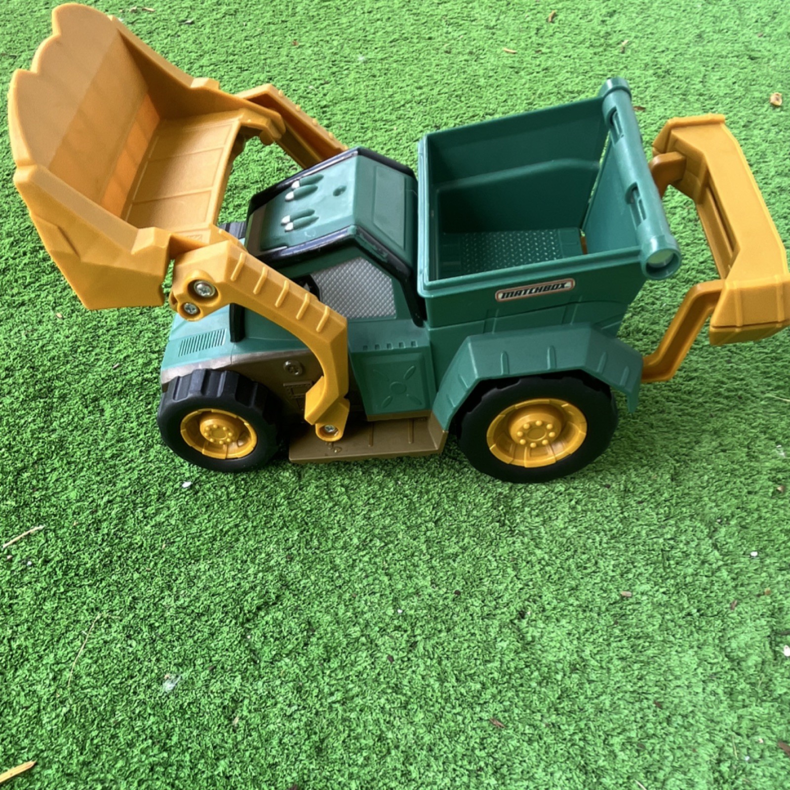 Matchbox DMLS5 Plastic Dump Truck Toy Green Yellow 2015 Construction Vehicle