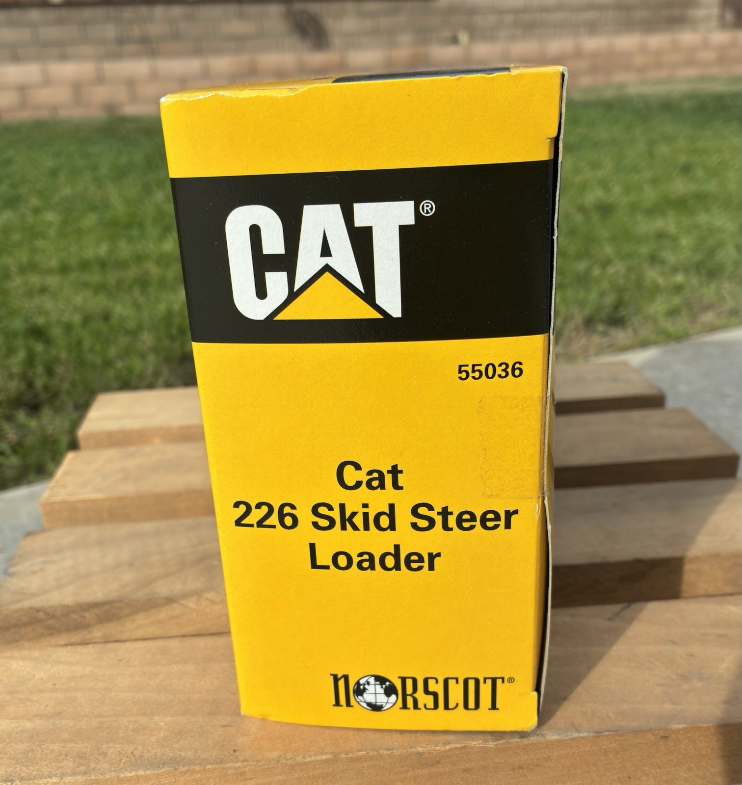NIB – CAT 226 Skid Steer Loader [1:32 Scale] Norscot (55036) Diecast Metal 1999