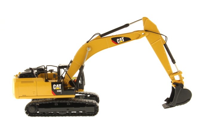 DIECAST MASTERS – CATERPILLAR 336 EH Accompanied Figure and Box…
