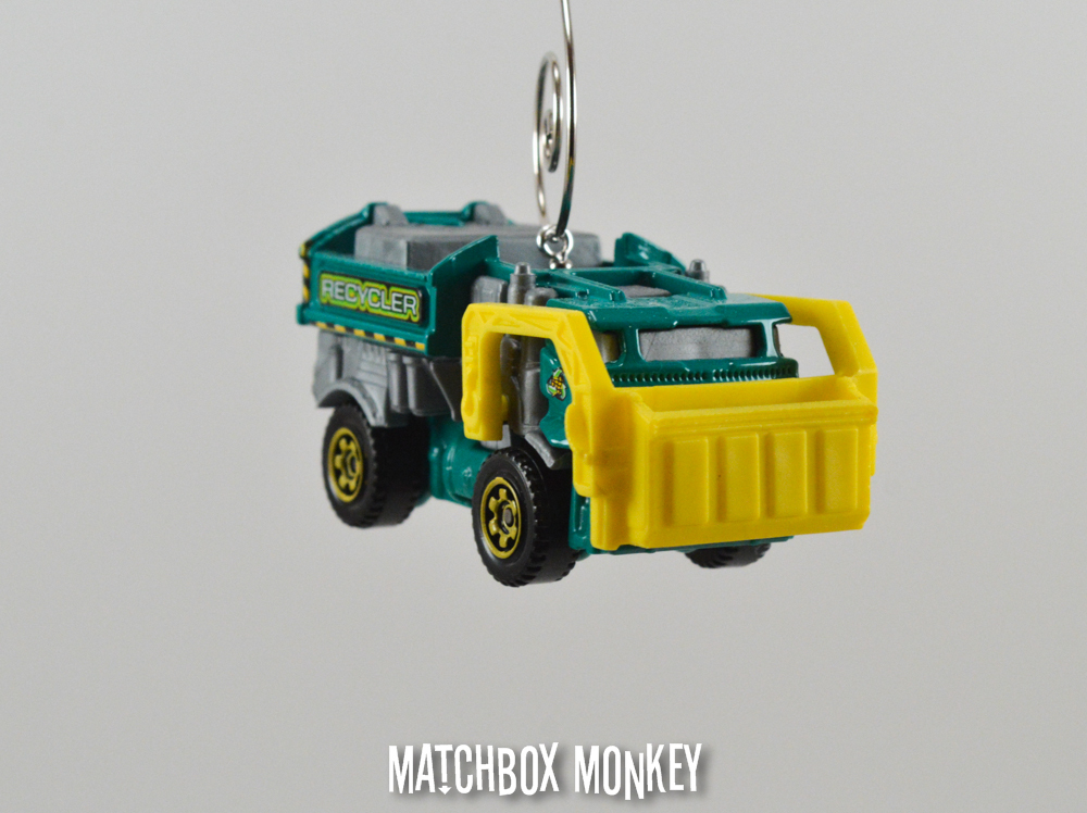 Green Recycle Garbage Trash Refuse Truck Custom Christmas Ornament 1/64 Adorno