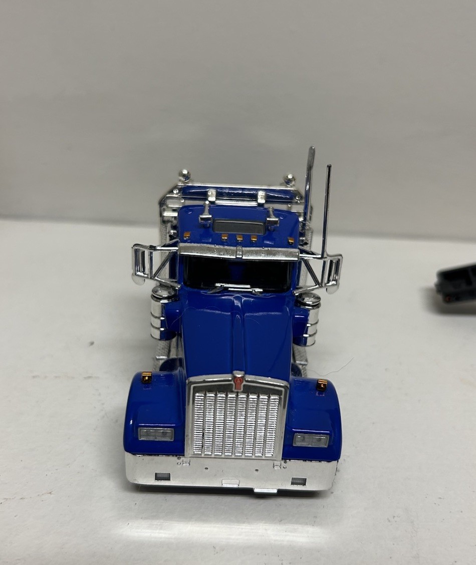 Norscot Kenworth W900 Tractor and LowBoy Trailer – Diecast Model – Rare