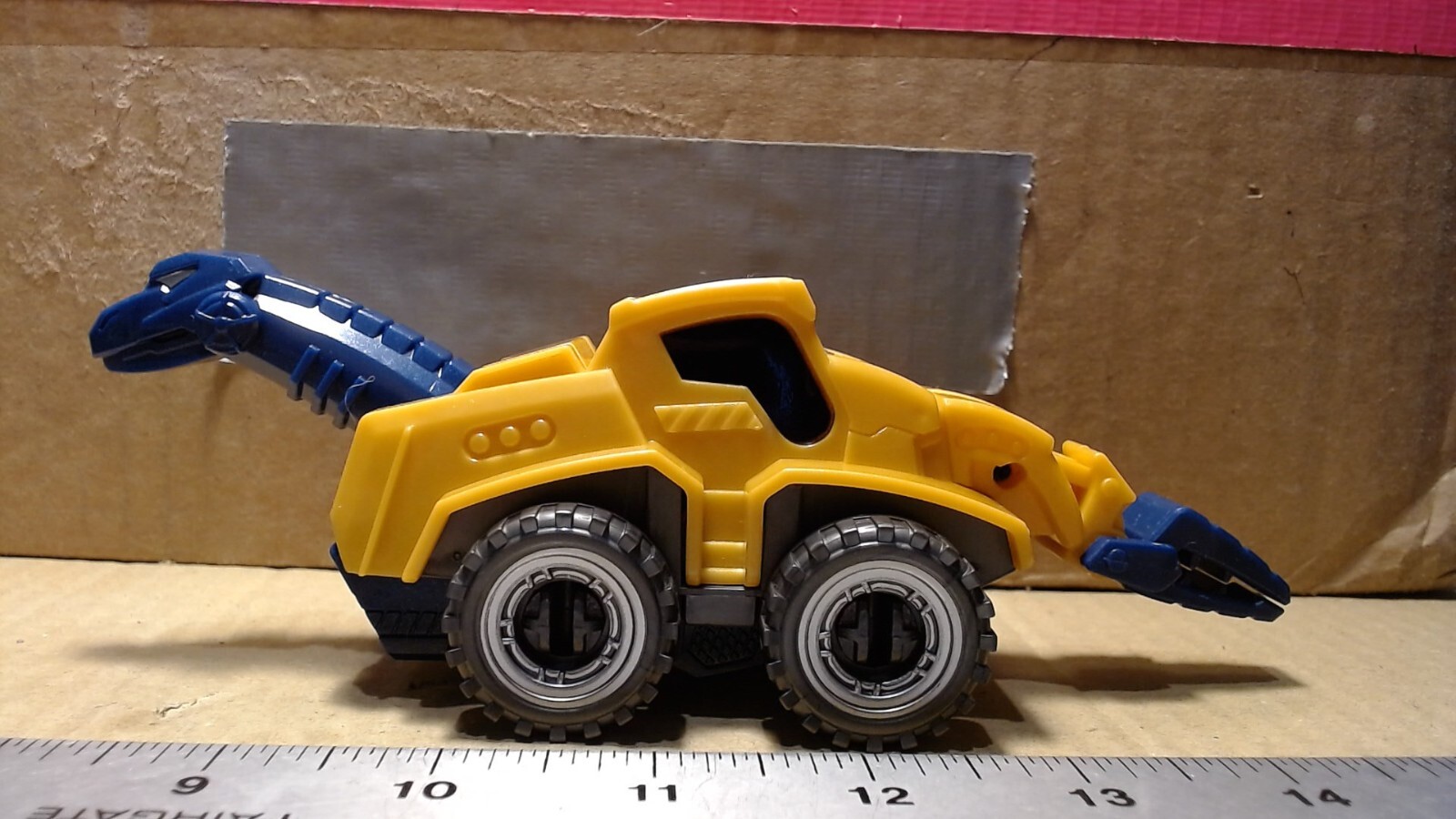 Unbranded Gold Dinasaur Construction Vehicle Plastic With Clamping Tail 8&Prime; L