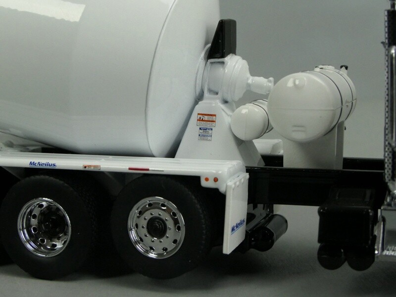 1:50 DM T880SFFA MC Cement Mixer Truck Construction Machine Diecast Model