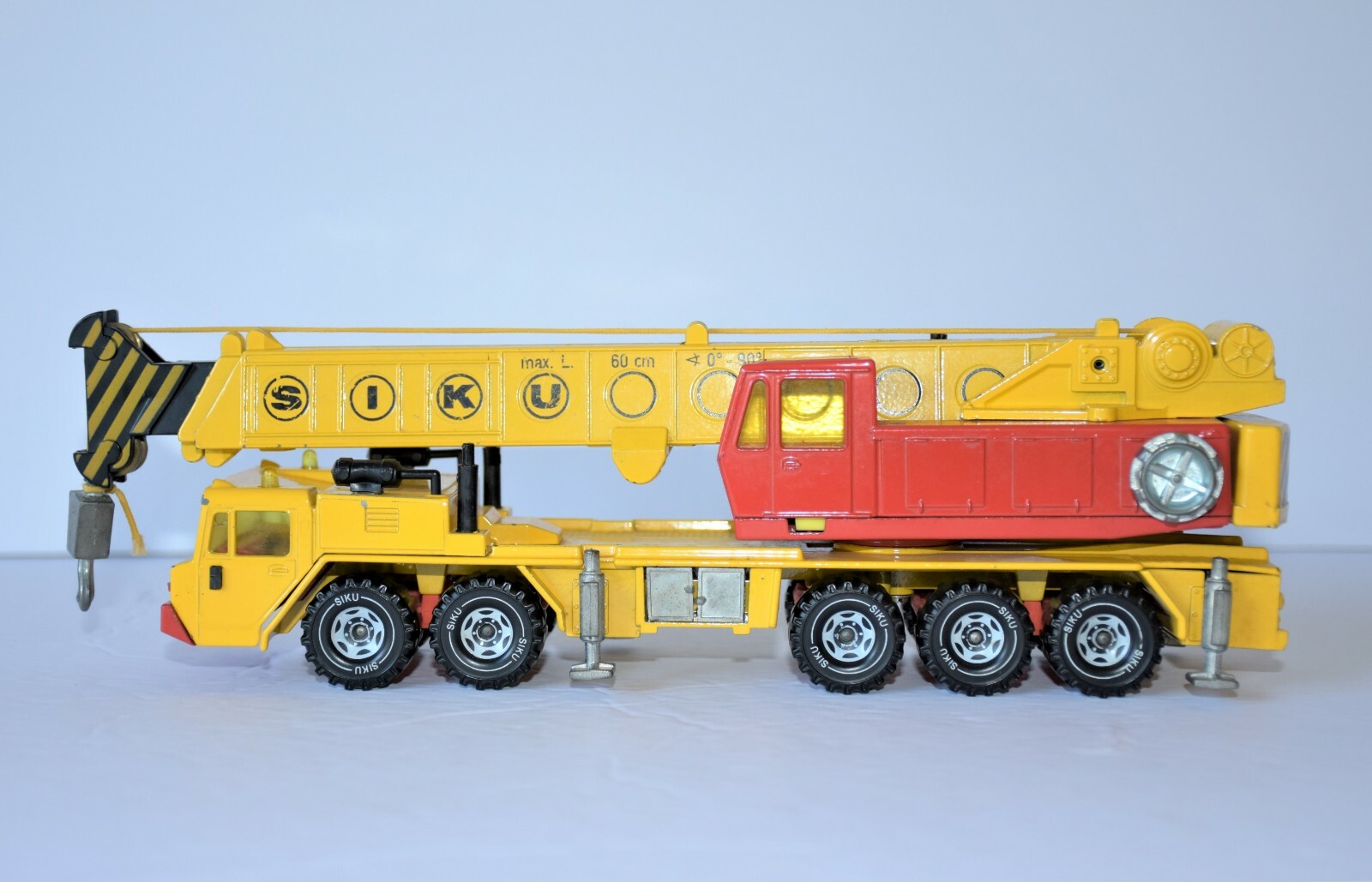 VINTAGE GERMAN SIKU 4010 HEAVY LIFT CRANE WEST GERMANY FAUN TRUCK CONSTRUCTION