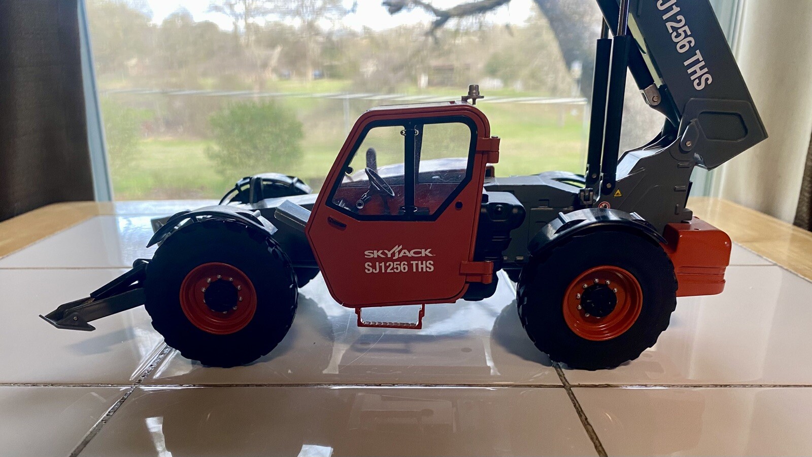 SKYJACK SJ1256 THS Telescopic Boom Forklift-Construction Equipment 1:32 Diecast