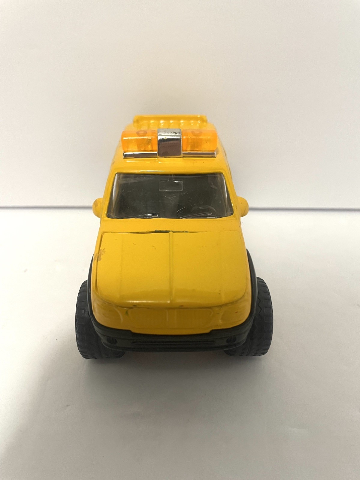 Soma Mighty Wheels Construction Company 4wd SUV Yellow Diecast 4&Prime; Long