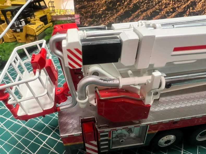 1/50 XCMG DG100 Aerial Platform Fire Diecast Truck Model