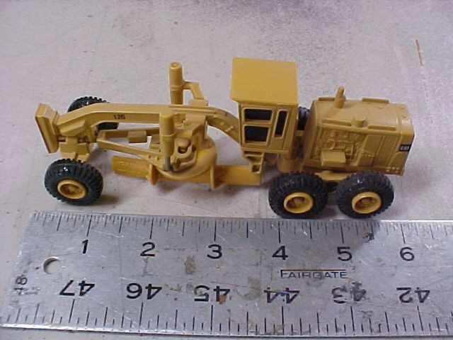 ERTL Diecast Caterpillar CAT 12G Motor Grader Scraper Articulated 1/64 Scale