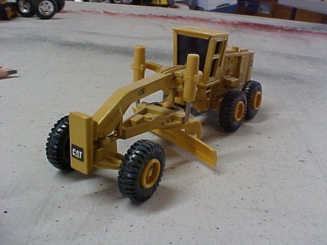 ERTL Diecast Caterpillar CAT 12G Motor Grader Scraper Articulated 1/64 Scale