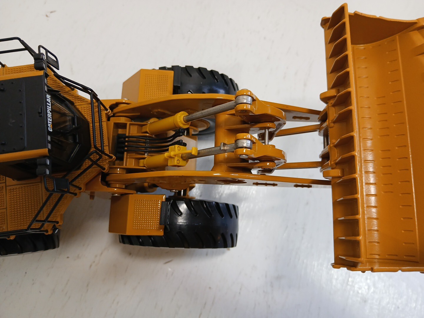 Norscot CAT 994F Wheel Loader 15-inch DieCast Model 1/50 Scale With Original Box