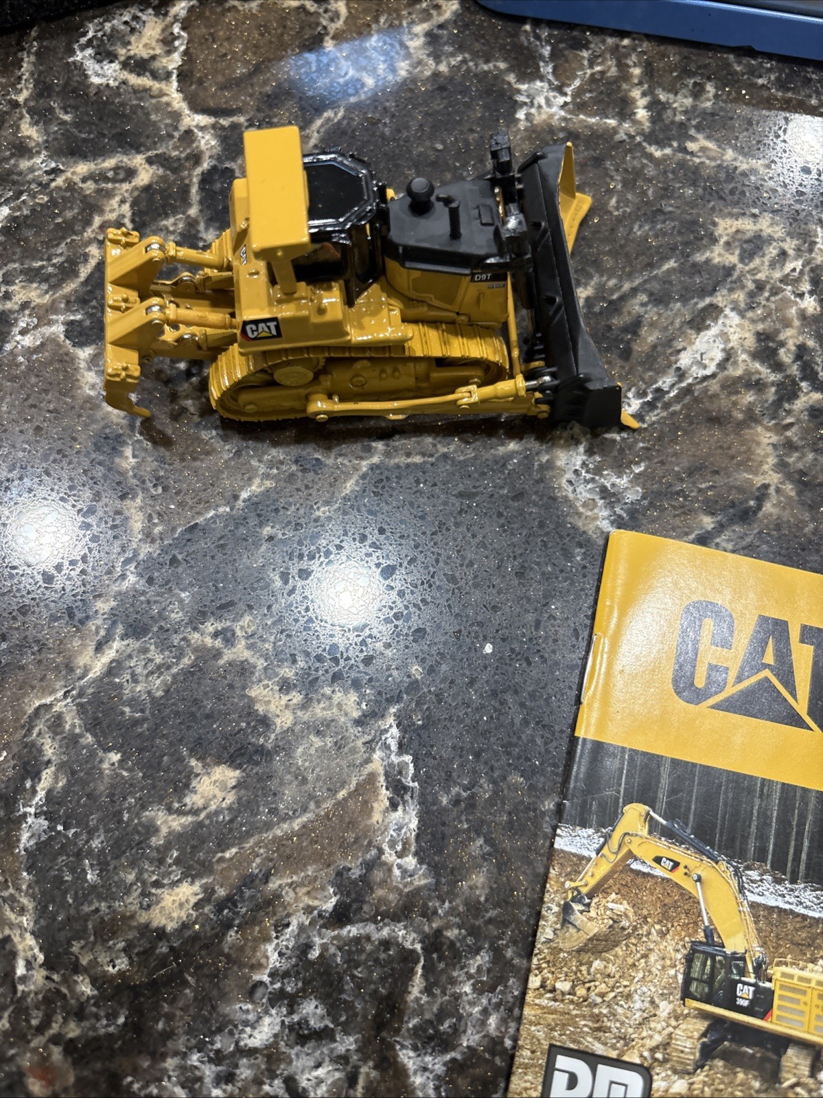 CAT D9T Track- Type Tractor Collectible Diecast Scale Model Replica 85209