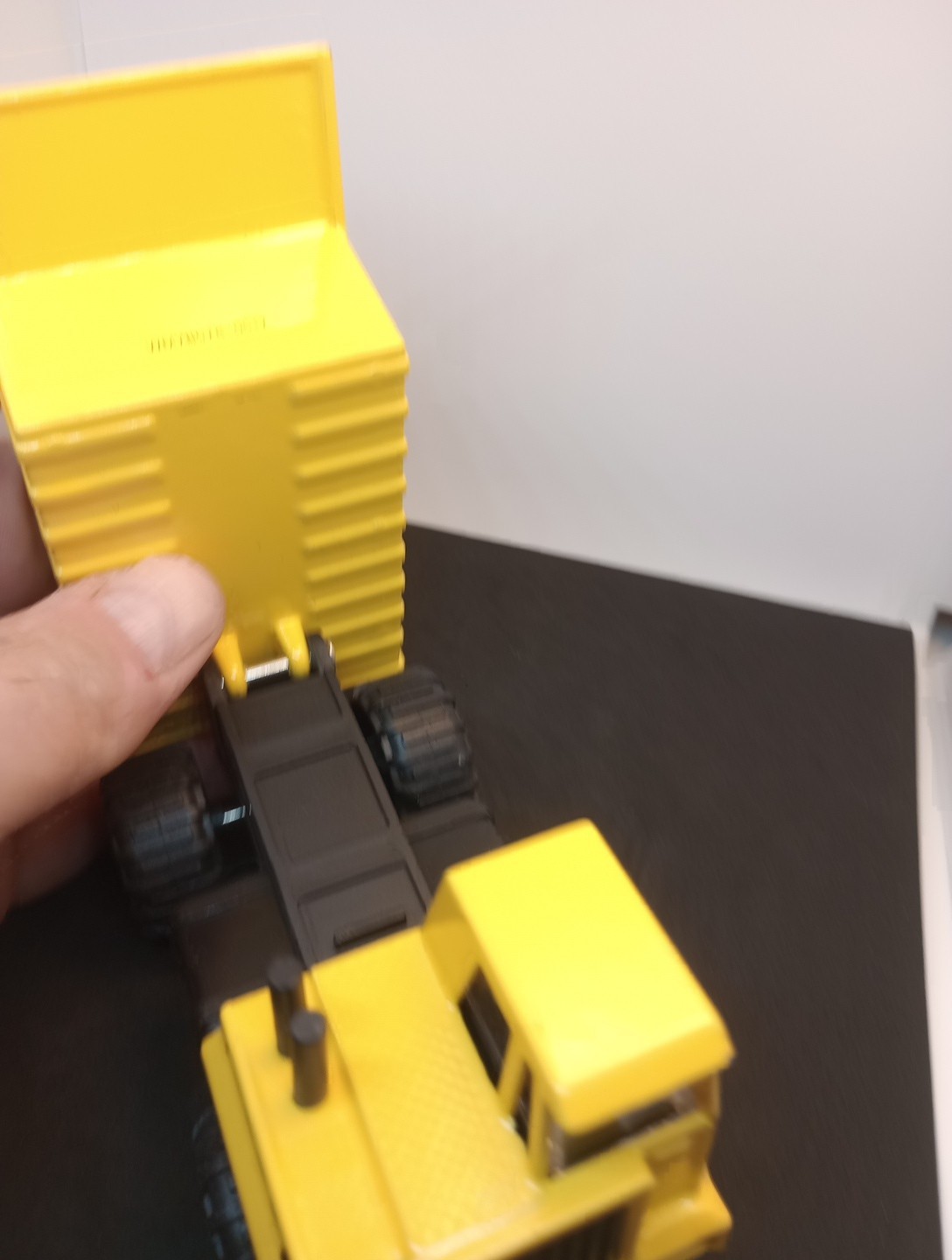 Die-Cast Dump Truck working Bucket 5&Prime; L Yellow Heavy Duty