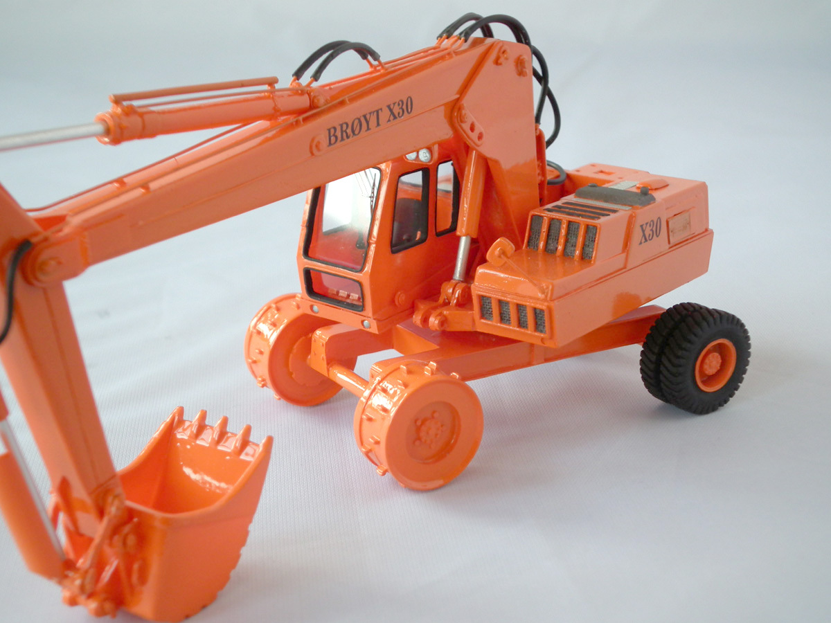 1/50 Excavator Broyt X30 wheels cab 2 – Ready Made Resin Model by Fankit Models