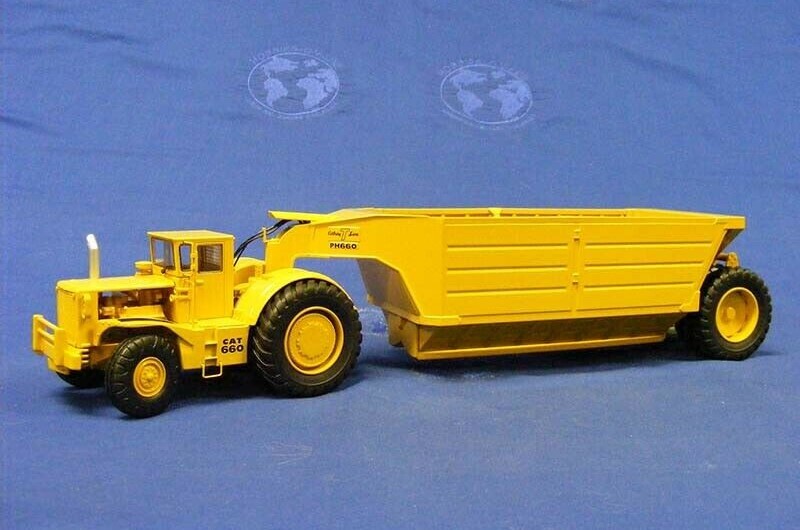 CCM Cat 660 w/Athey Bottom Dump Trailer – Die-cast 1/48 Brand-new MIB
