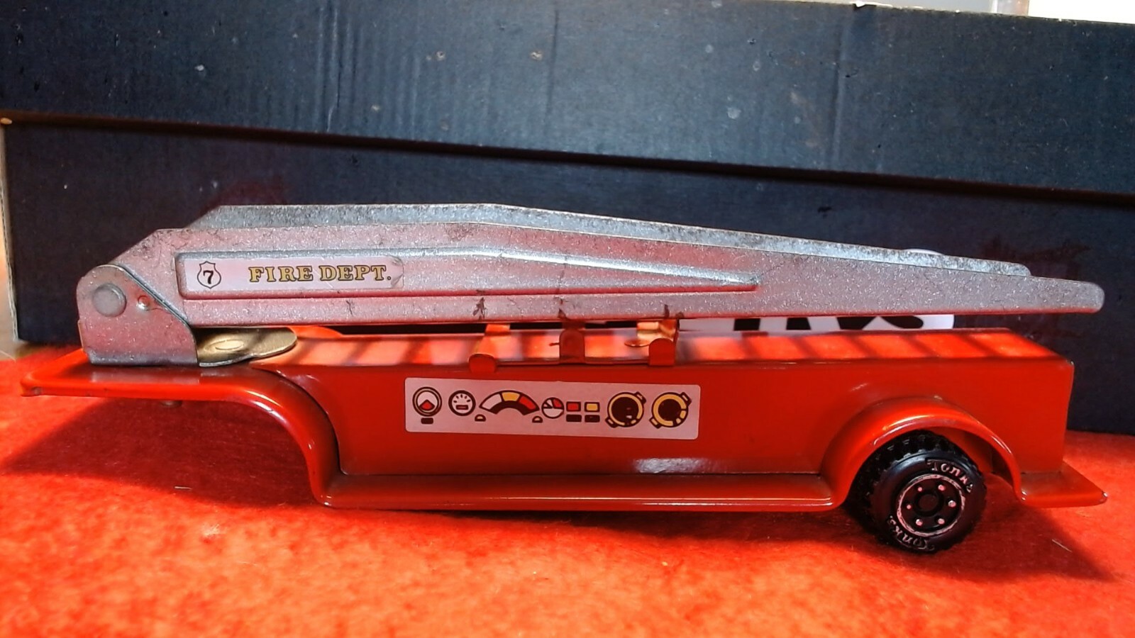 Vintage Tonka All Metal Ladder Fire Truck Trailer only 8 inches long Red