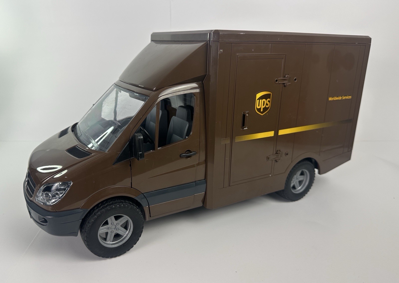 Bruder 1/16 Mercedes-Benz Sprinter UPS Truck 02678