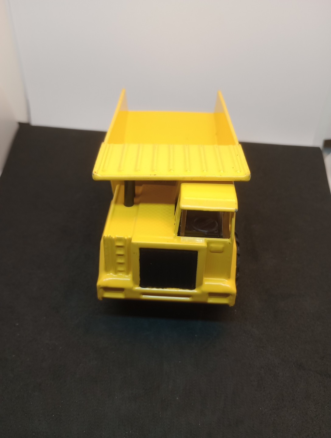 Die-Cast Dump Truck working Bucket 5&Prime; L Yellow Heavy Duty