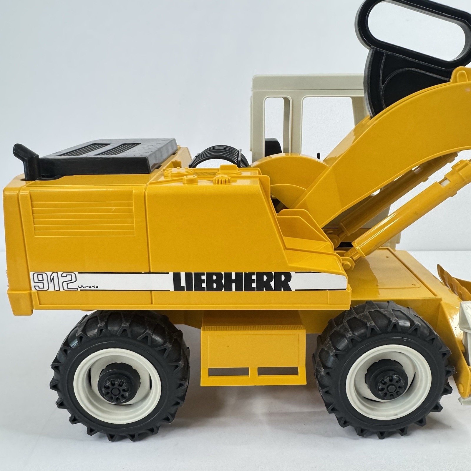 Bruder Toys Liebherr 912 Power Shovel Excavator Backhoe Digger Truck GERMANY