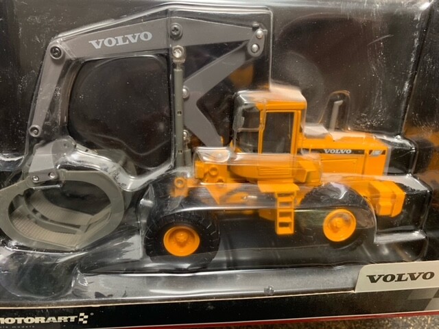 MOTORART 1/50 Volvo L180C HL High-lift Log Loader *Premium Line #100063 *SEALED*
