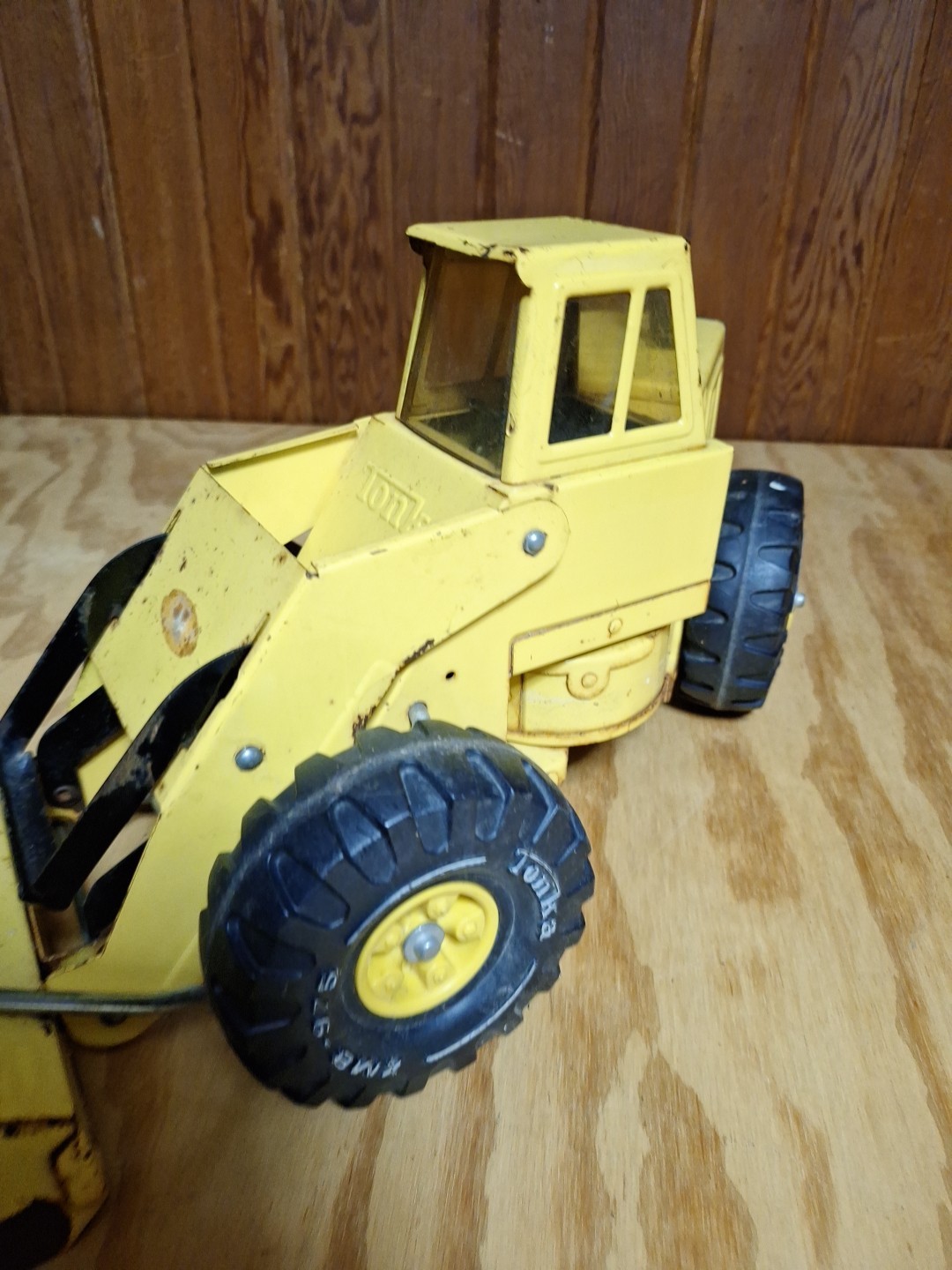Vintage 1970&rsquo;s Mighty TONKA XMB-975 Pressed Steel Front End Loader Works Great