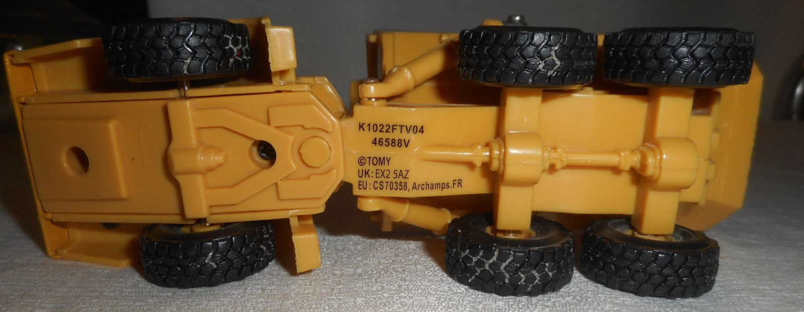 ERTL John Deere Articulated Dump Truck 5.5&Prime; Long 1/64 Scale Diecast Plastic READ