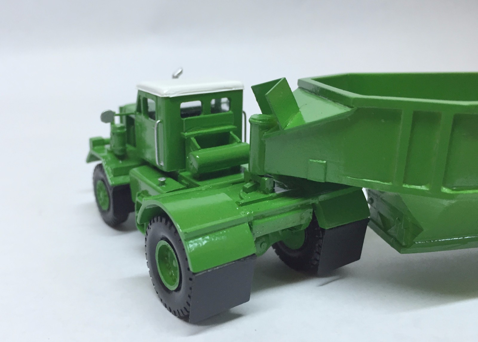 HO 1/87 KW Dart 50 BDT/Bottom Trailer – GREEN – Ready made Resin Model