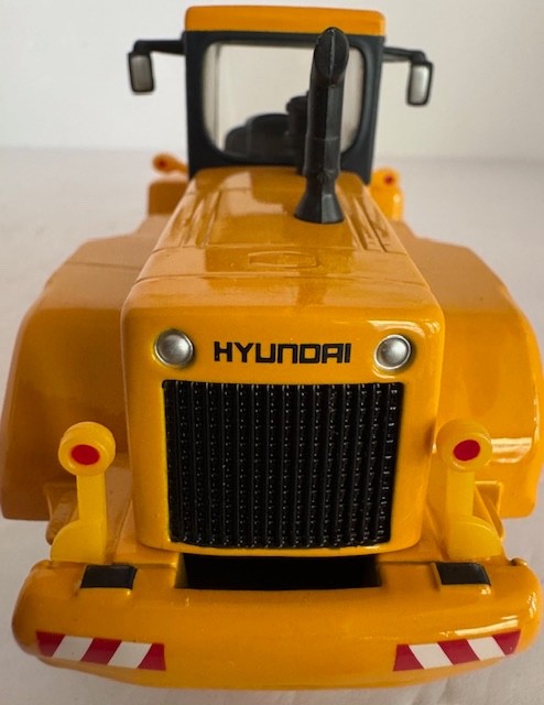 1:40 Hyundai HL770 Wheel Loader Diecast Model By Clover