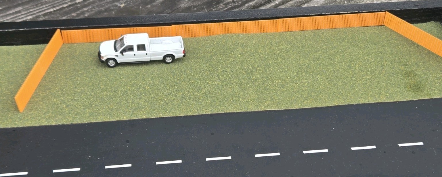 1/87 Scale Construction Fence 180 Feet *6 30&prime; Sections* in Orange