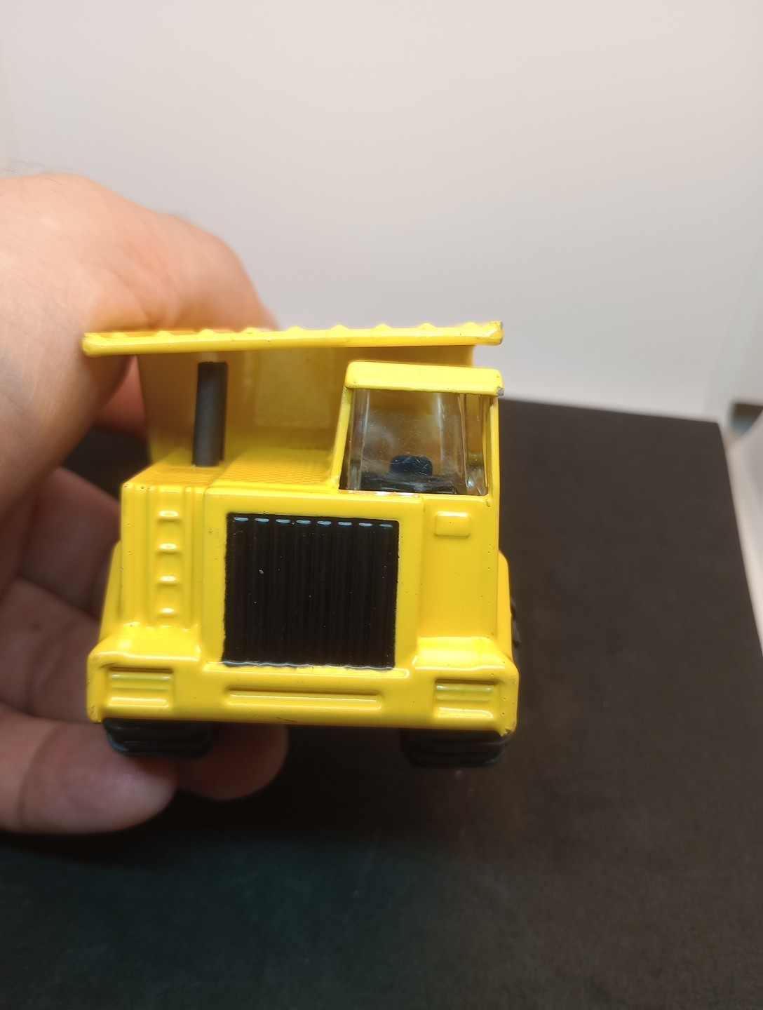 Die-Cast Dump Truck working Bucket 5&Prime; L Yellow Heavy Duty