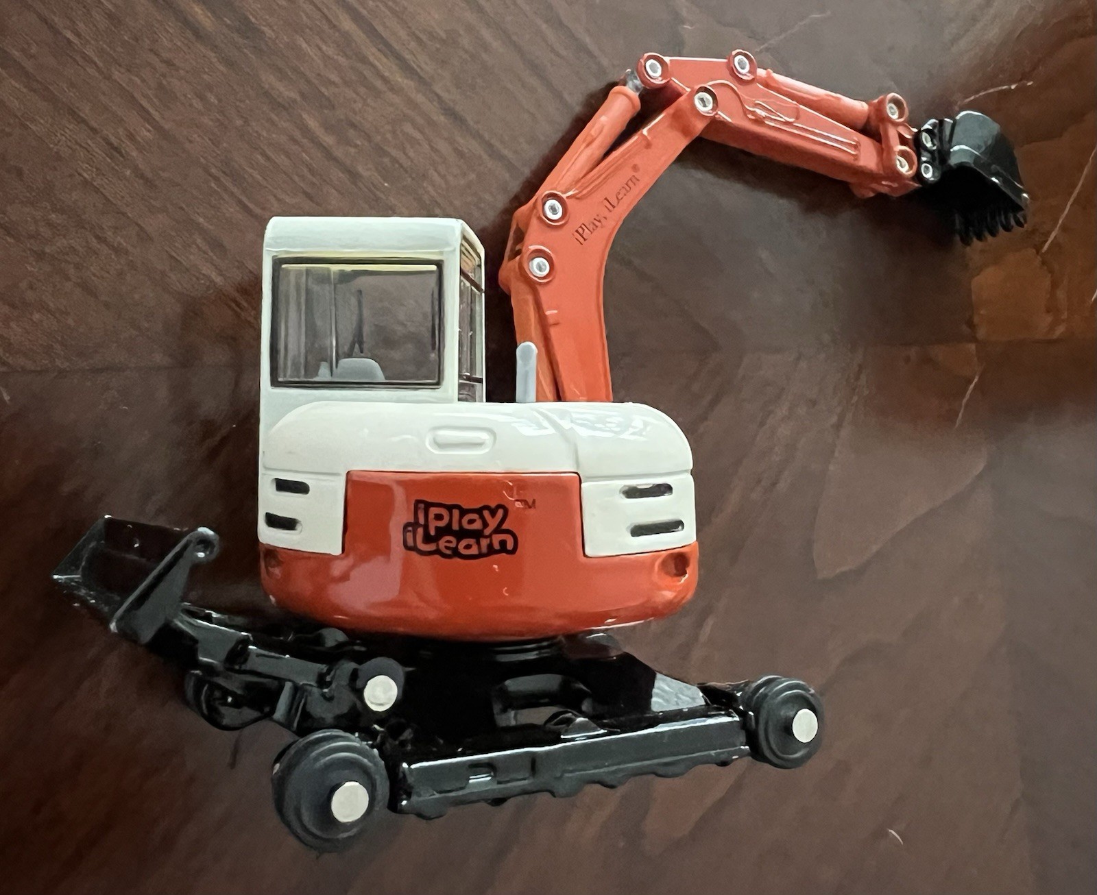 iPlay, iLearn Brand 1:50 Scale Diecast Metal Crawler Excavator Model