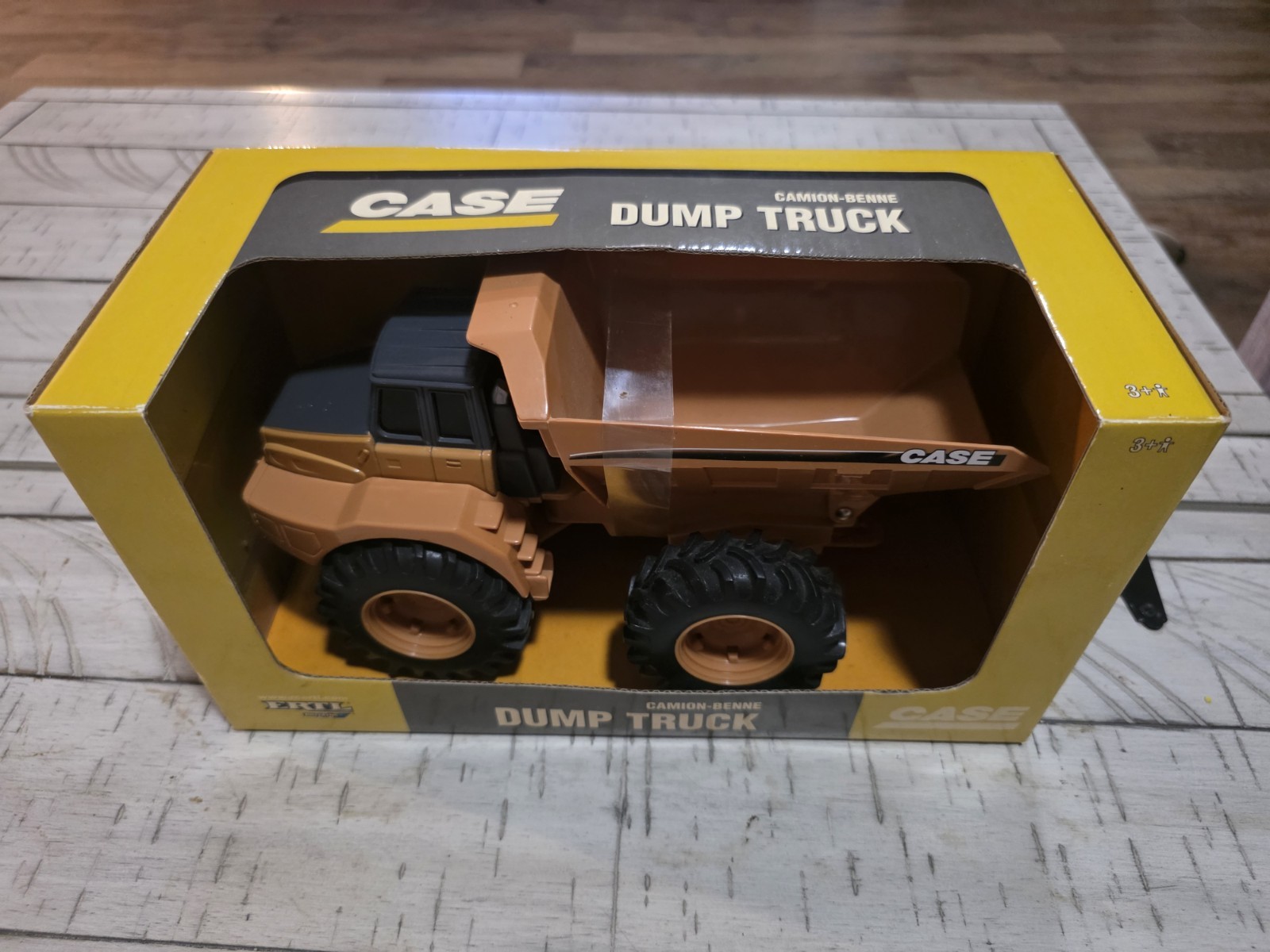 ERTL–10&Prime; CASE DUMP TRUCK