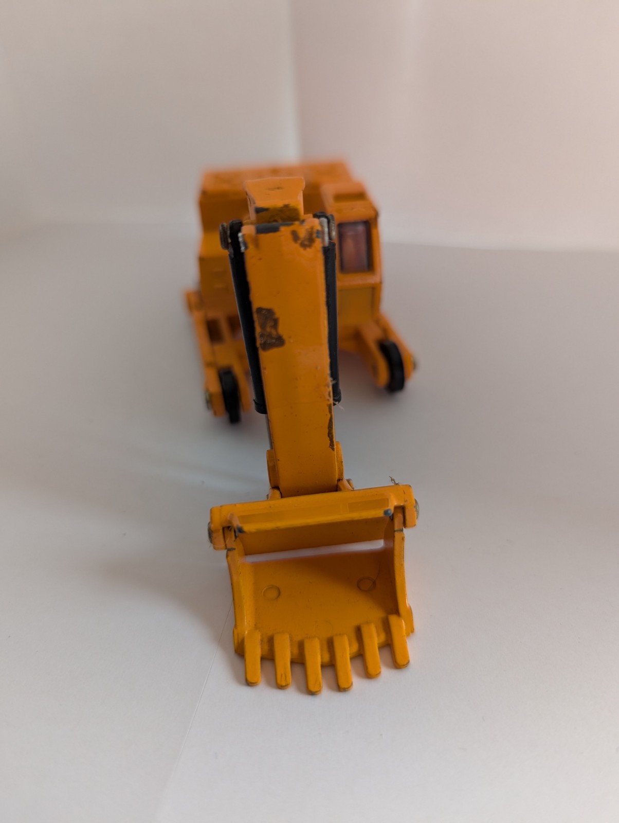 VINTAGE SHINSEI HITACHI UH20 DIECAST MINI POWER LOADER SHOVEL #29 MADE IN JAPAN