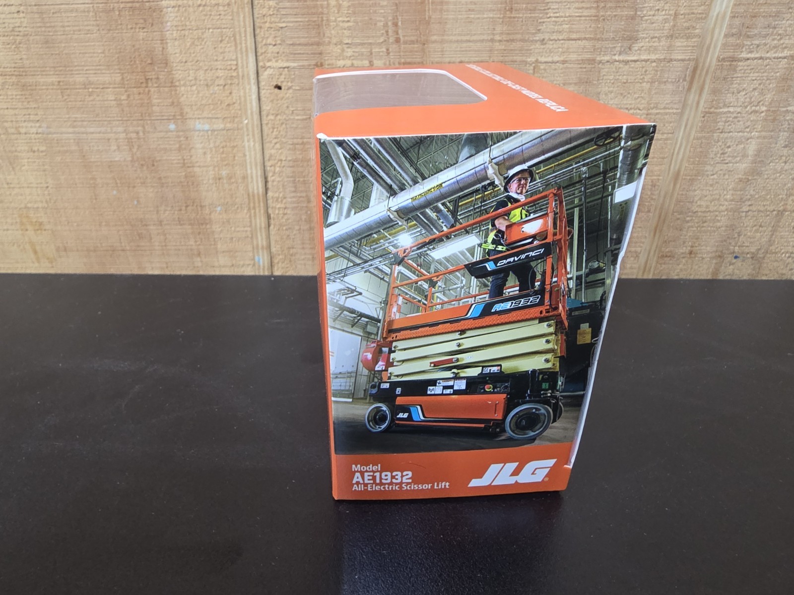 Diecast Masters JLG AE1932 All-Electric Scissor Lift Diecast 1:32 Model