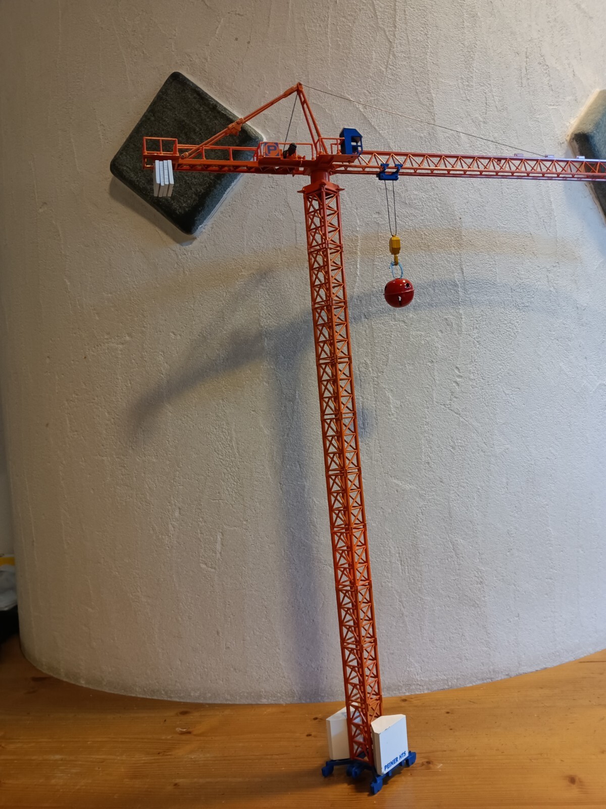 Peiner 1/87 Scale Tower Crane Peiner Die Cast by Conrad Figure