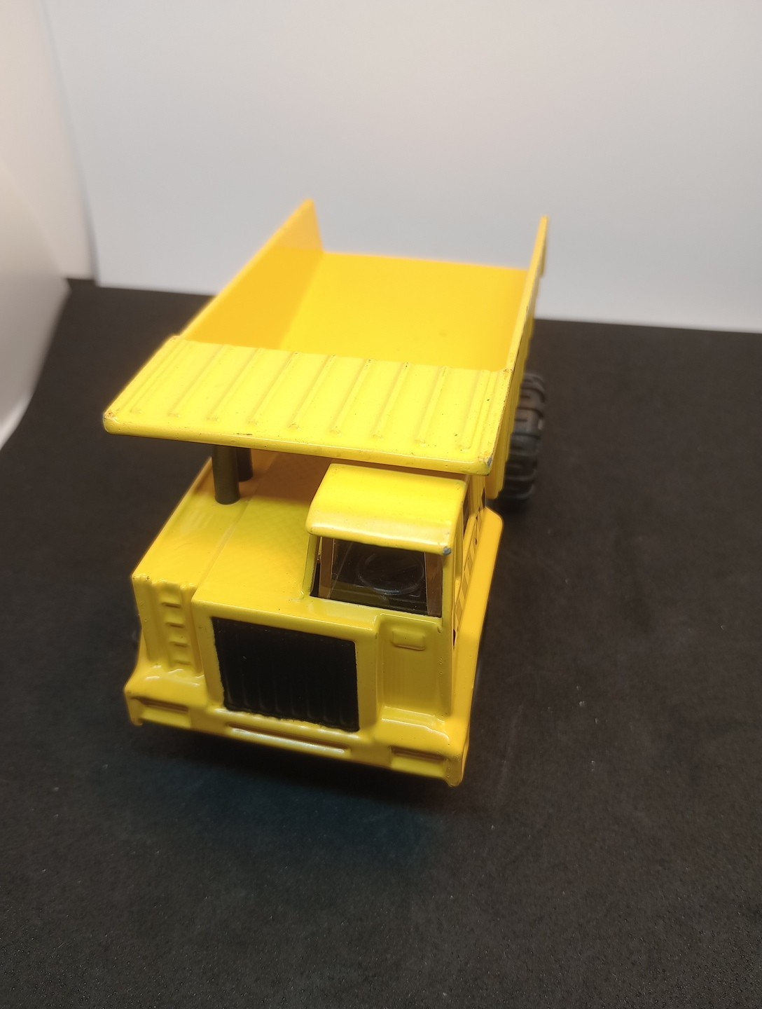 Die-Cast Dump Truck working Bucket 5&Prime; L Yellow Heavy Duty