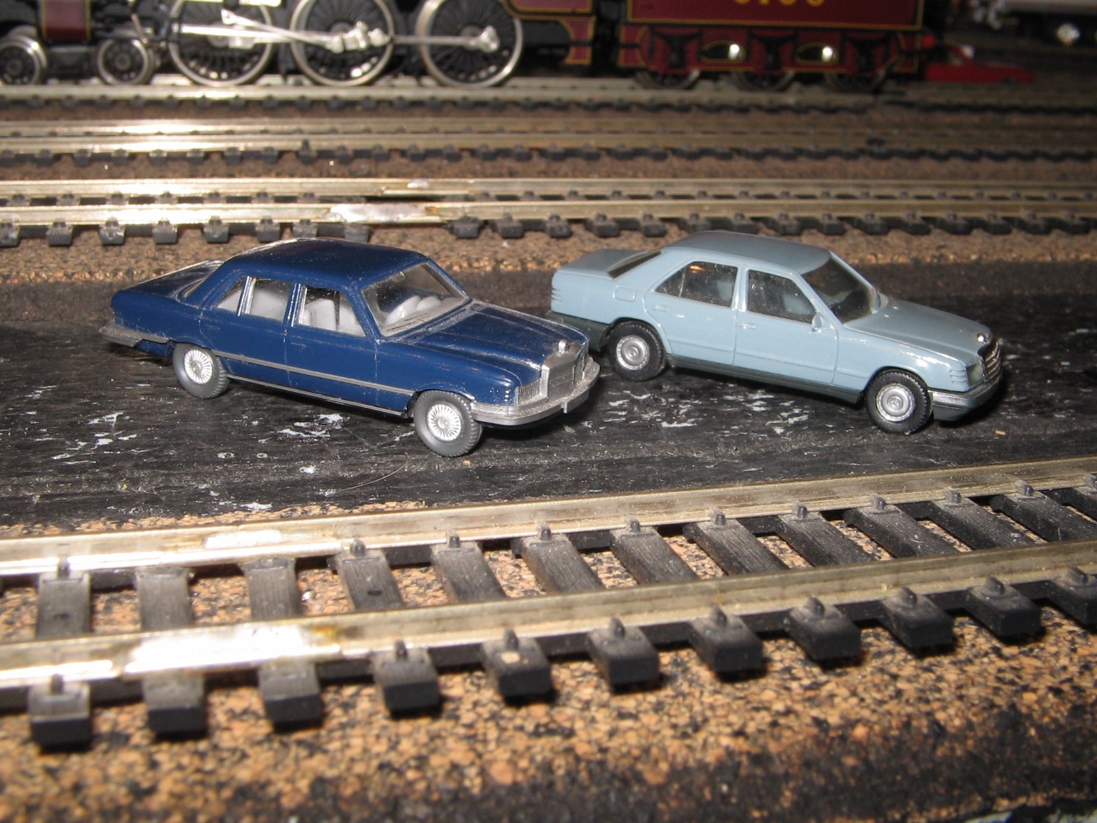 Wiking Set of 2 Mercedes Modern Sedans – Germany 1/87 HO (plastic) Excellent