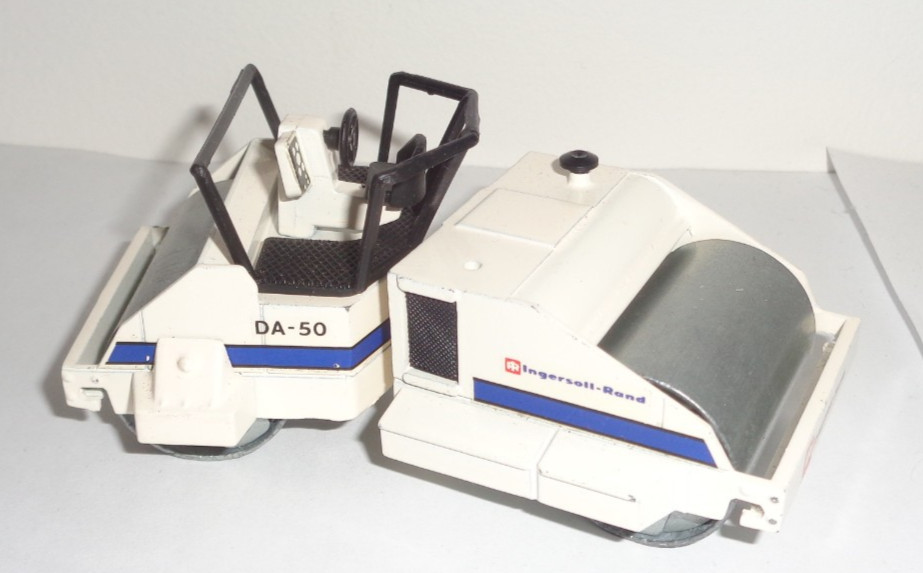 NZG #203 1/50 Ingersoll-Rand DA50 Vibratory Asphalt Roller Compactor – Boxed