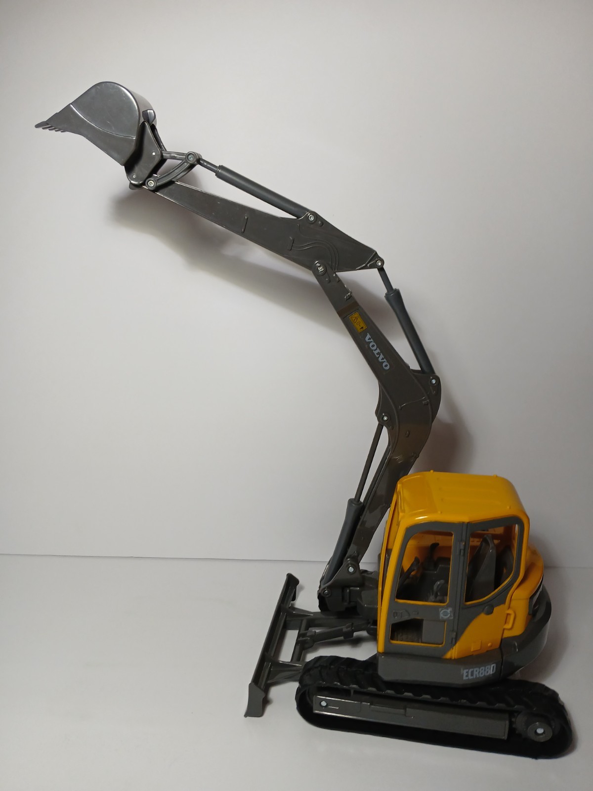 NEWRAY Volvo ECR88D Toy Excavator 1/18 Scale New Ray Loose Detailed Replica GUC