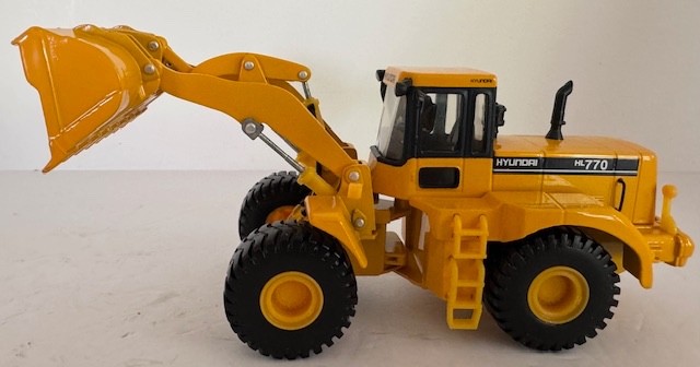 1:40 Hyundai HL770 Wheel Loader Diecast Model By Clover